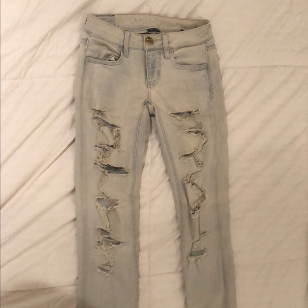 light wash American Eagle ripped jeans